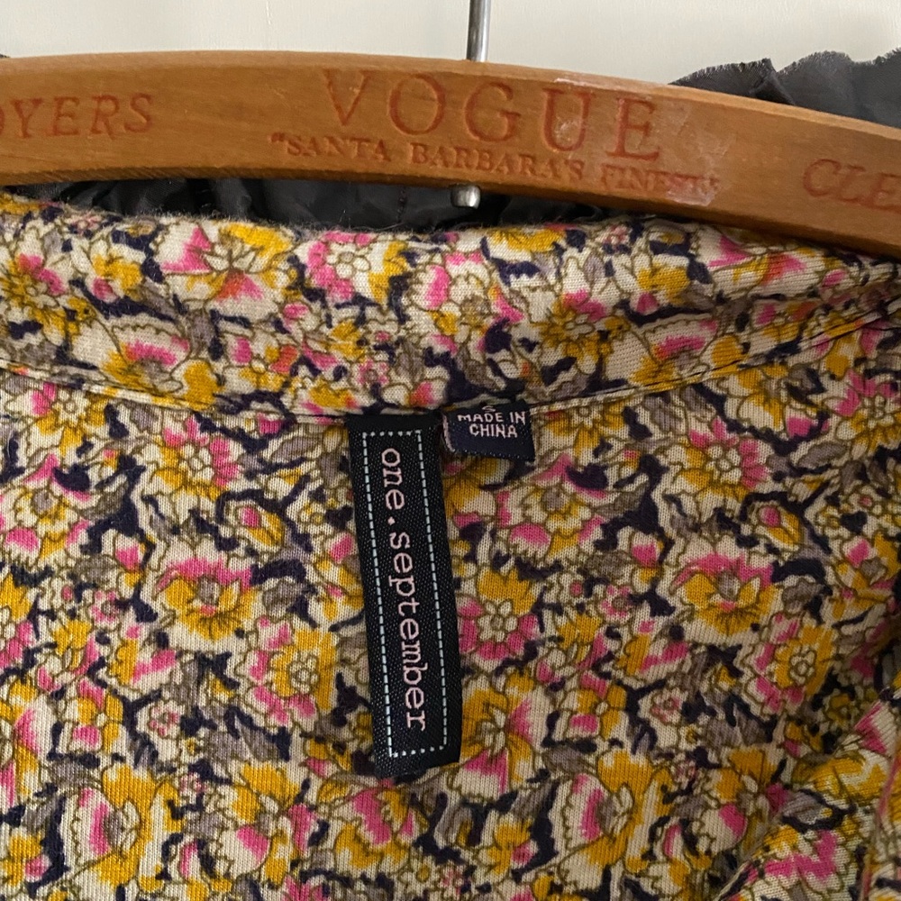 Anthropologie Floral Ruffle V-Neck Sleeveless Top - Picture 4 of 4